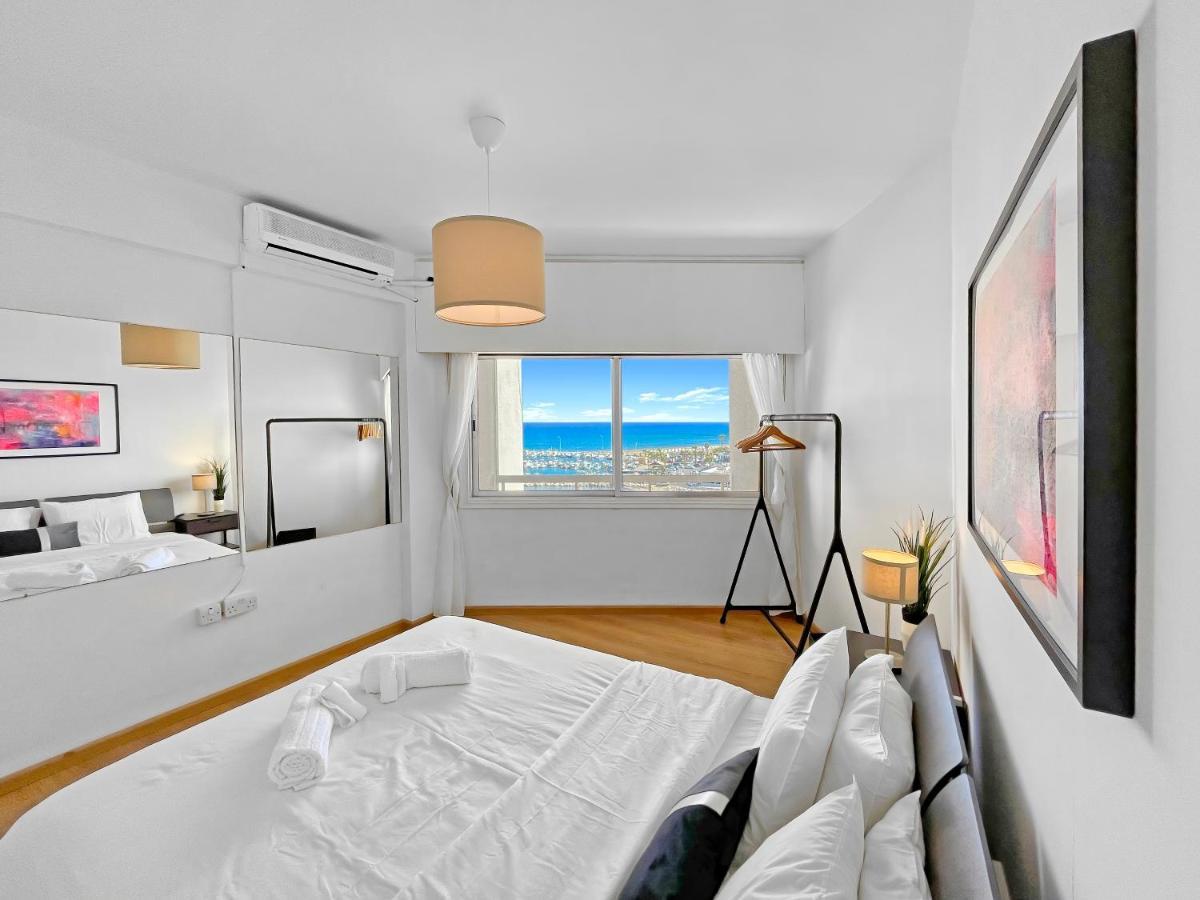 1Br Seafront Apt With Community Pool 라르나카 외부 사진
